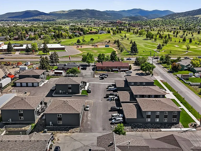 Pineview Apartments — Photo 3