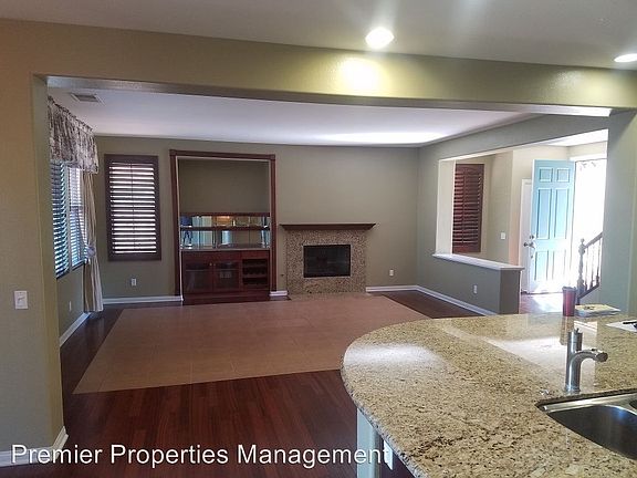 4th image of 5072 Crescent Bay Dr