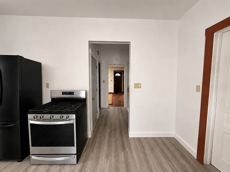 Hallway to upstairs and Livingroom