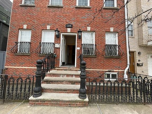3rd image of 258 Pine St APT 1R