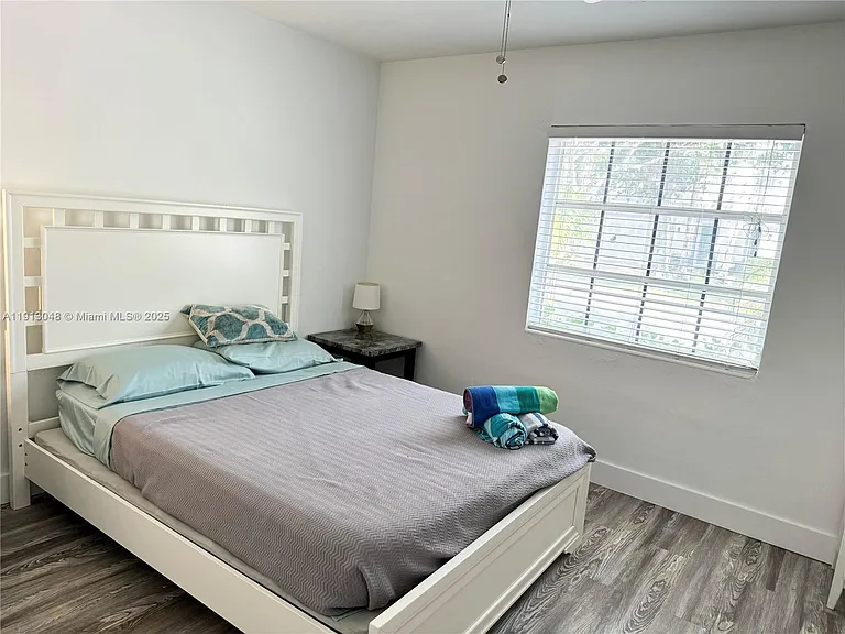 301 NE 15th Ave #1 — Photo 8