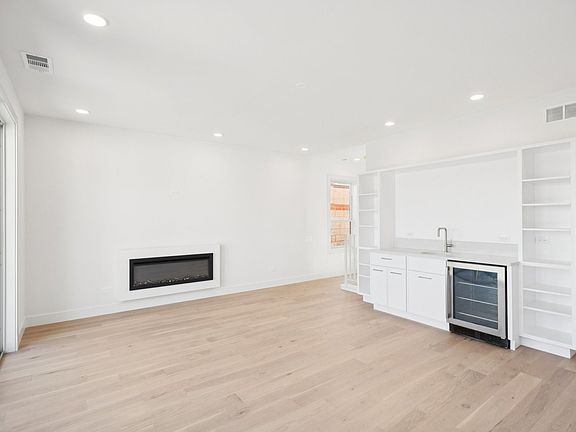 4th image of 2323 N Lister Ave #Penthouse 2