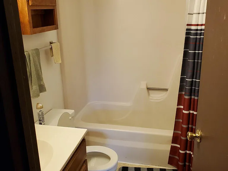 416 Thompson Ave — Photo 4