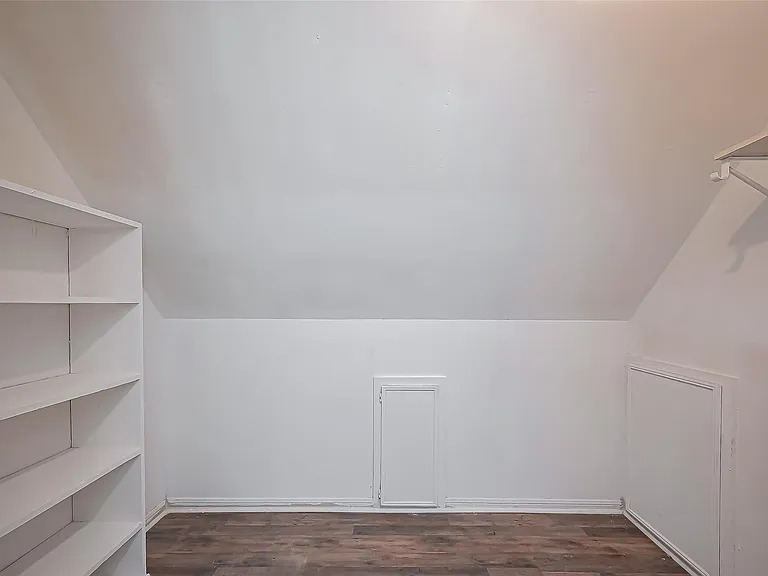 811 Loire Ln — Photo 33