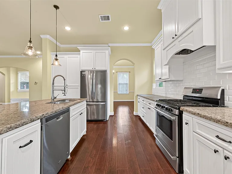 4727 Lake Village Dr — Photo 8