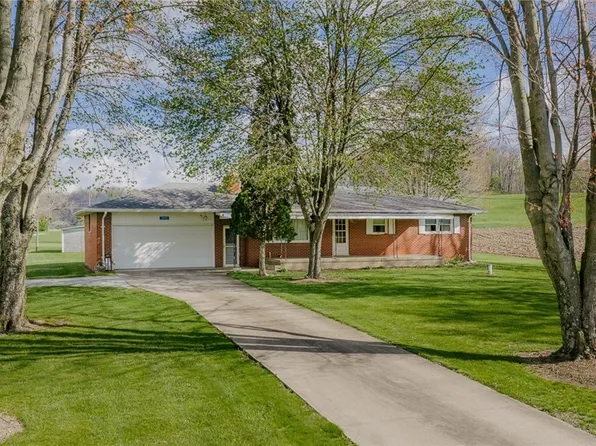 9939 Mapleton St SE, East Canton, OH 44730