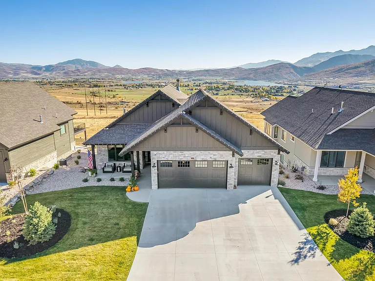 5984 E Big Horn Pkwy — Photo 36