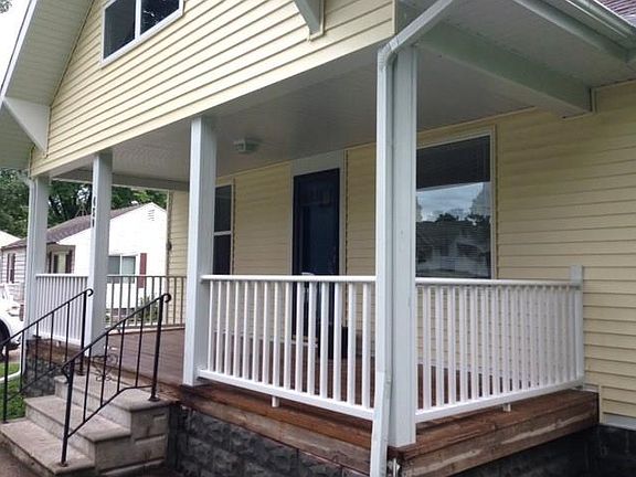2nd image of 450 NE Cherry Ave