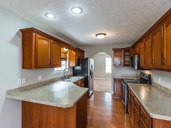 5th image of 104 Allie Ct