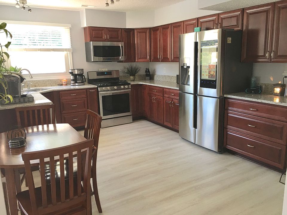 1st image of 406 Belton Pl