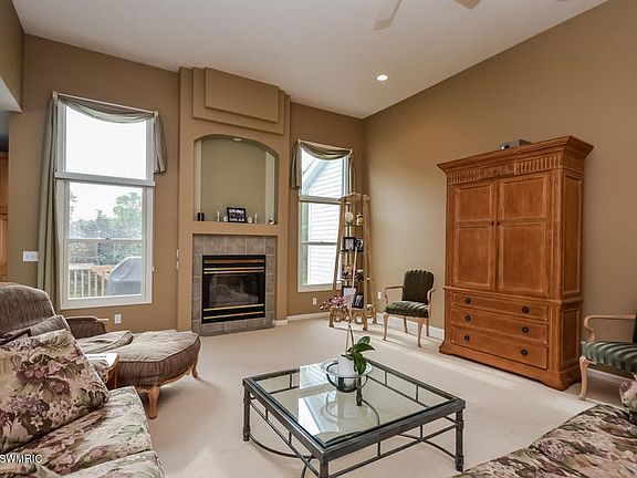 5th image of 2272 Randall Ave NW
