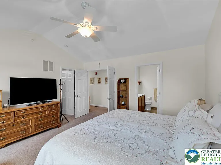 991 King Way — Photo 30