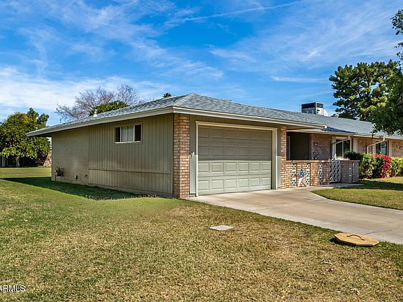 3rd image of 10212 W ROYAL OAK Road