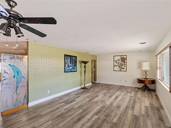 3rd image of 820 3rd Ave SW