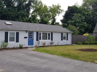 6 Dunbar Ct, Warwick, RI 02886