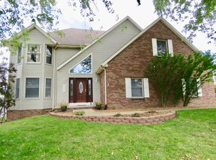 2602 Blarney Stone Ln, Bloomington, IL 61704