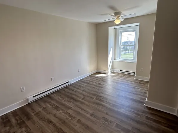 213-215 Providence Tpke, Putnam, CT 06260