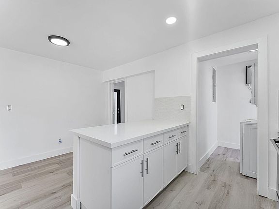5th image of 714 NW 1st Way #714