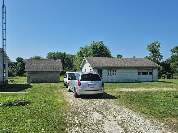 3rd image of 7145 W Versailles St