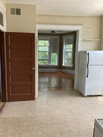 2nd image of 710 N Bishop St #3F