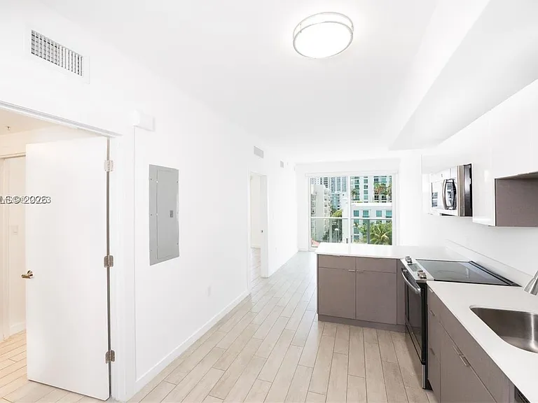 321 NE 26th St #616 — Photo 3
