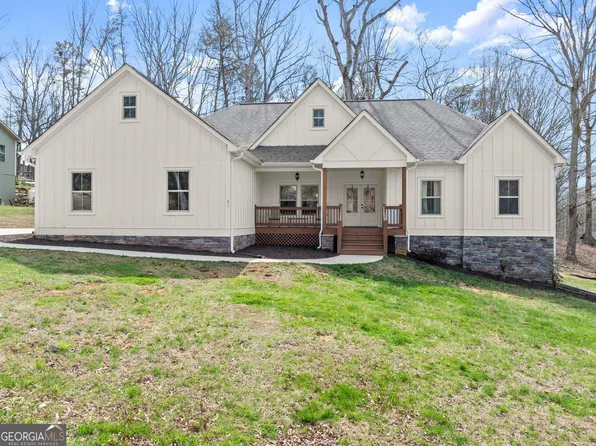 71 Towering Oaks Dr, Cleveland, GA 30528