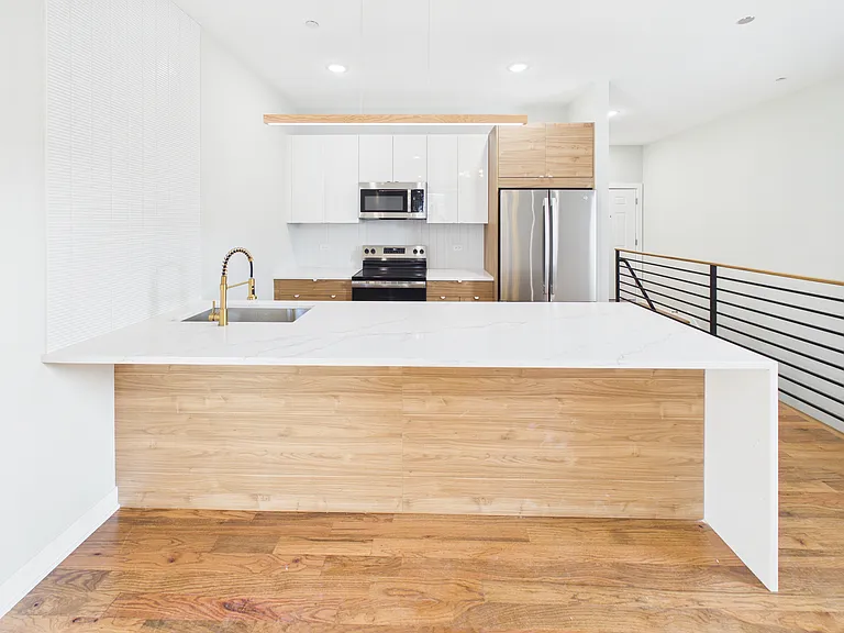 2236 W Cermak Rd #1R — Photo 5