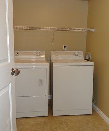 4th image of 1661 Westbury Way #20