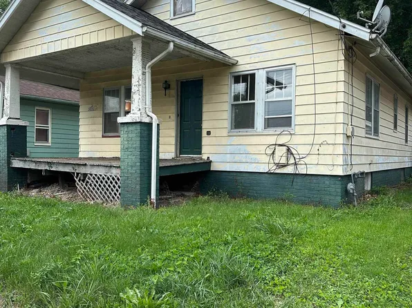 302 N 5th Ave, Canton, IL 61520