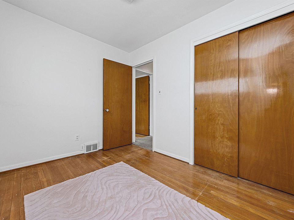 22609 Lake Dr, photo 16