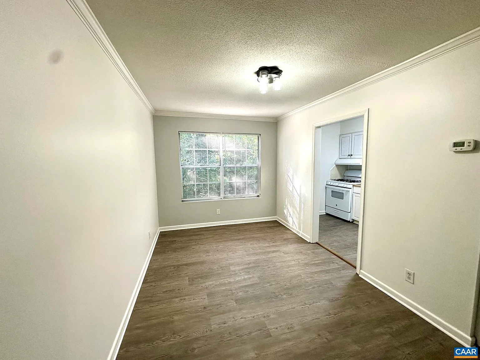 2 bed, 1.0 bath, 863 sqft, $1,450 — Photo 3