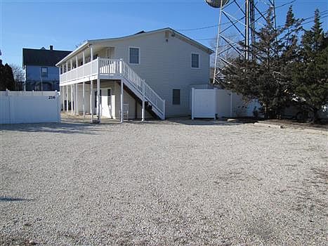 4th image of 216 Amber St #1