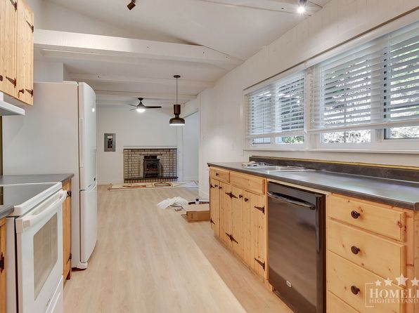 3 bedroom rental in Surrey — photo 6