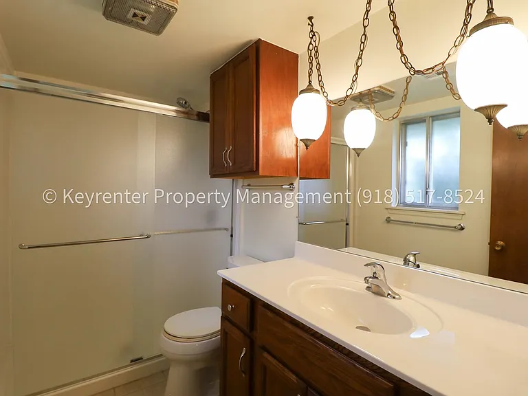 6828 E 47th St S — Photo 34