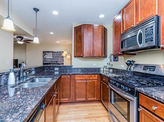 4th image of 4837 N Ashland Ave #2
