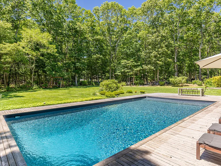 753 Edge Of Woods Rd — Photo 33