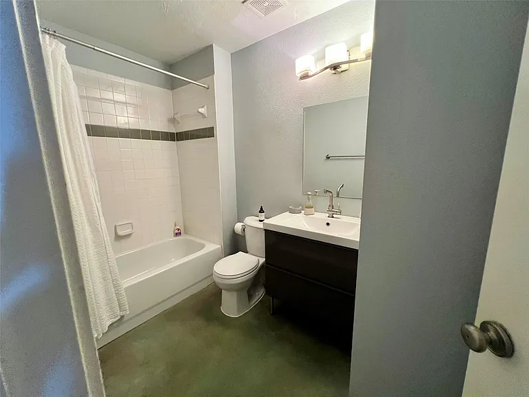 2409 Santa Rosa St — Photo 17