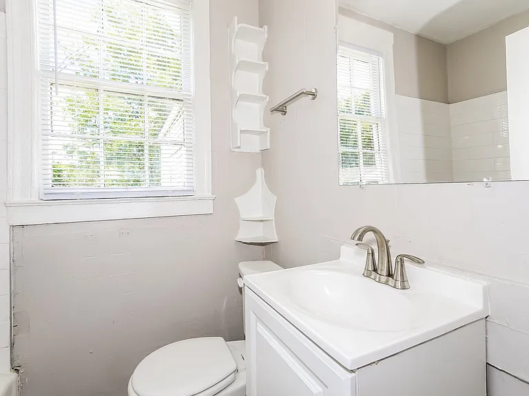 935721_028_bathroom_12902441.jpg