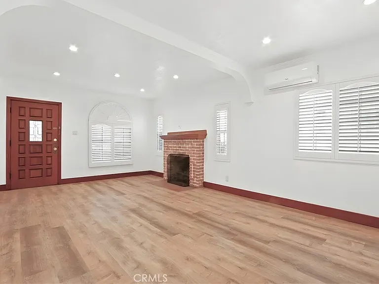 236 W Arbor Vitae St — Photo 7