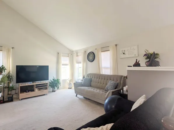 599 Treble Ln, Volo, IL 60073
