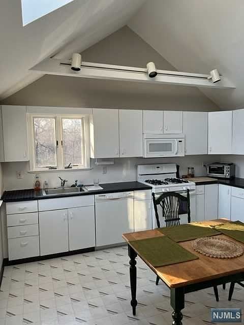 1st image of 205 Erie Ave Floor 2
