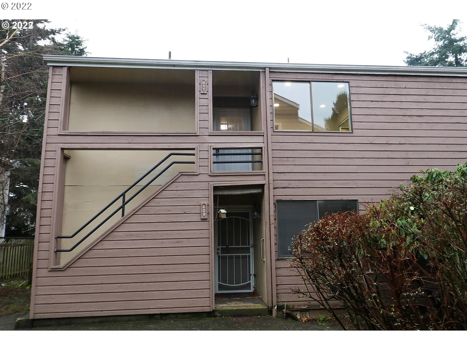 609 SE 148th Ave photo 1