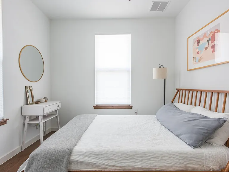 2707 Francisco St — Photo 8