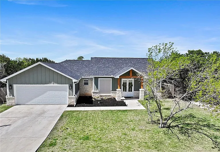 4902 Goliad Dr — Photo 1