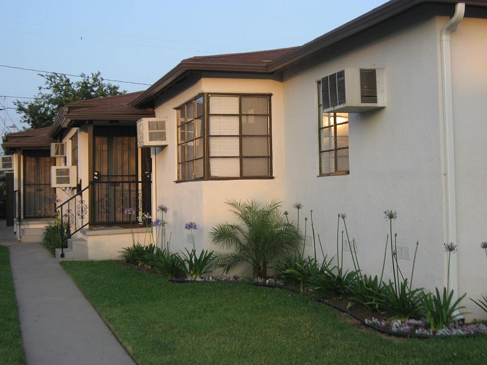 Walkway to front entrance