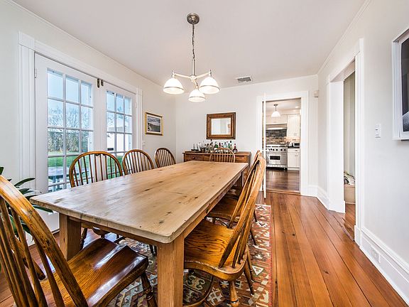 5th image of 120 Halsey Ln