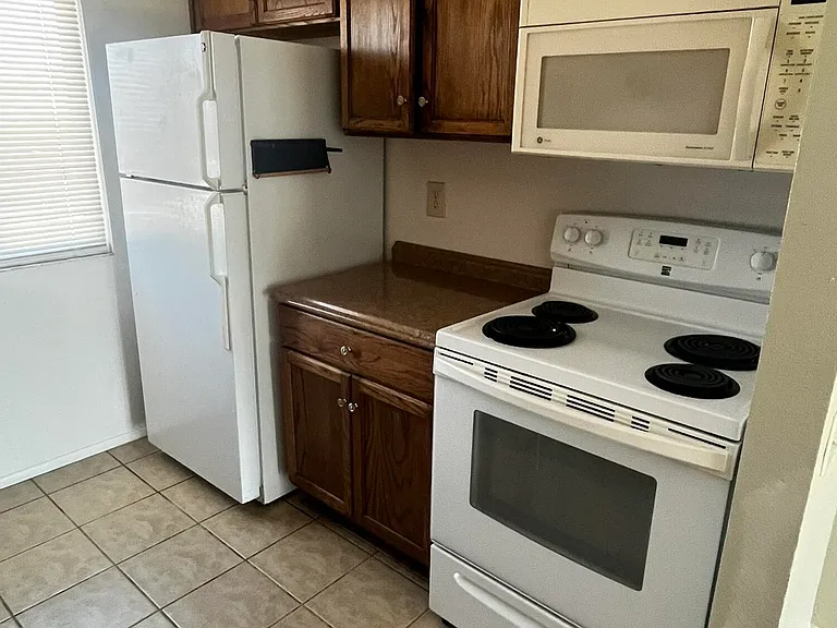 90 Mariposa Dr #104 — Photo 6
