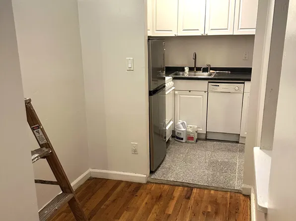 520 East 88th Street image 3 of 7