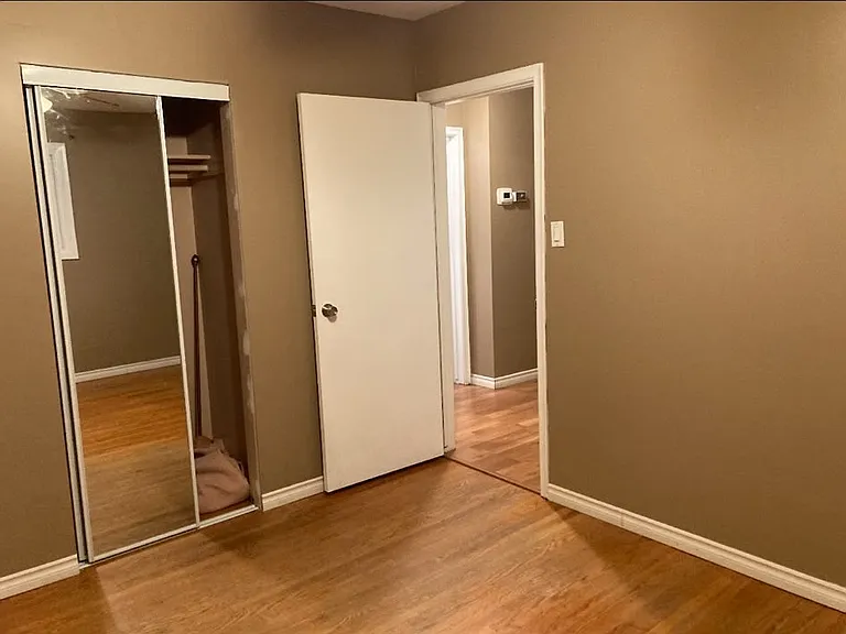 362 Victoria St S #1 — Photo 4