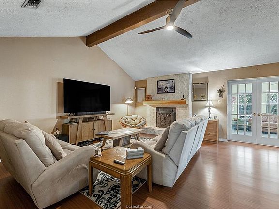 4th image of 1304 Haley Pl